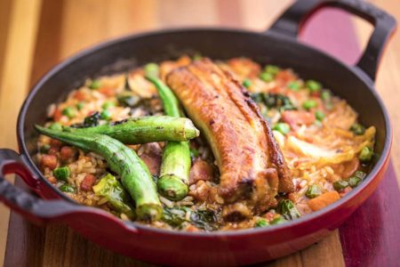 receita de arroz com linguiça bragantina, costelinha e quiabo, do Balaio IMS, em SP