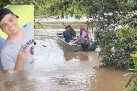 Montagem colorida mostra foto de jovem que morreu afogado no rio Arunas. representado ao fundo