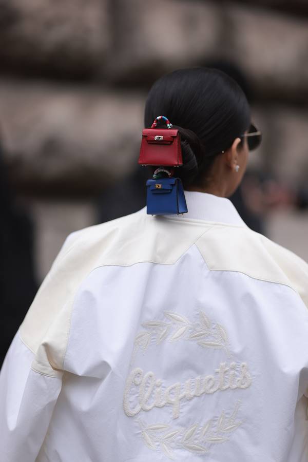 Minibolsas presas no cabelo - Metrópoles