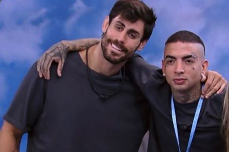 Foto colorida de MC Guimê e Cara de Sapato no BBB23 - Metrópoles