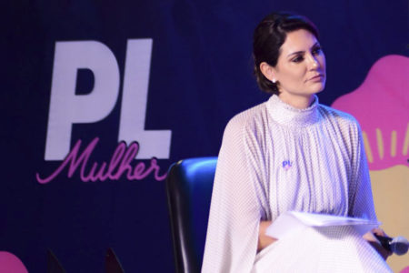 Michelle Bolsonaro acompanha a cerimônia de transmissão de cargo à nova presidente do PL Mulher em brasília - Metrópoles