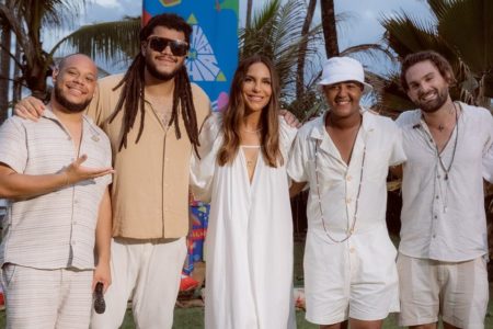 Foto colorida do Filhos da Bahia e Ivete Sangalo - Metrópoles