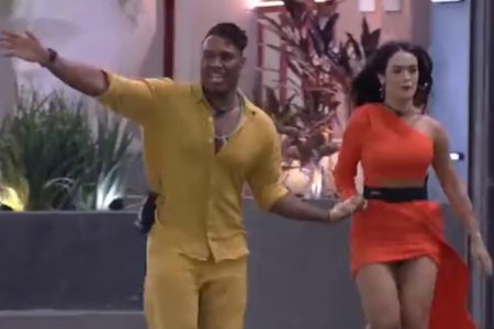 Imagem colorida de Fred Nicácio e Larissa no BBB23 - Metrópoles