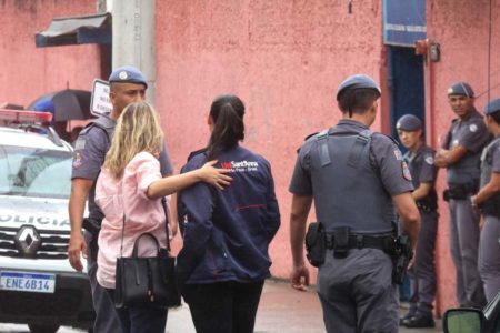 Adolescente invade escola em SP e esfaqueia professores e aluno-07