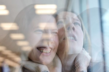 imagem colorida de mulher com transtorno bipolar - Metrópoles