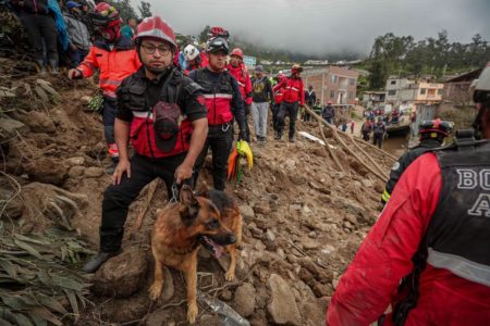 Foto colorida do deslizamento de terra que atingiu a região andina do Equador - Metrópoles