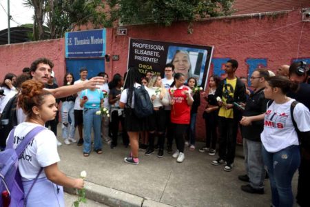 Estudantes fazem vigília nesta manhã de terça-feira (28), na Escola Estadual Thomazia Montoro-03