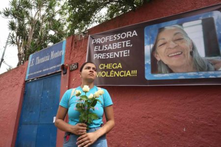 Estudantes fazem vigília nesta manhã de terça-feira (28), na Escola Estadual Thomazia Montoro-03