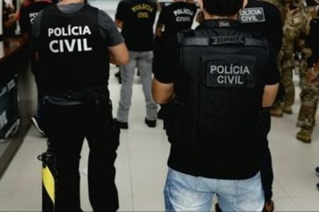 Agentes da Polícia Civil em operação contra o tráfico de drogas e homicídio em João Pessoa (PB) - Metrópoles