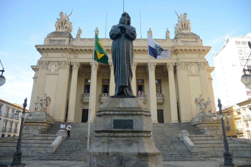 Fachada do prédio da Alerj