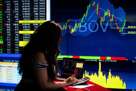 Graficos - economia, bolsa de valores, investimento - PIB - Ações - Metrópoles