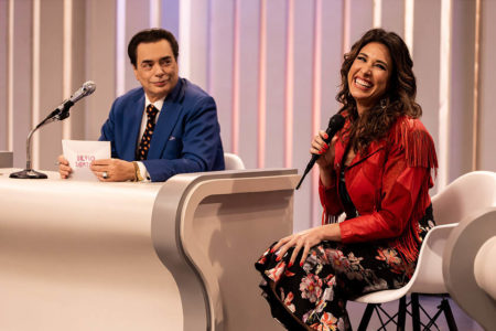 Silvio Santos e Michelly Vega em O Rei da TV - Metrópoles