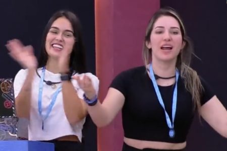 Foto colorida de Amanda e Larissa - Metrópoles