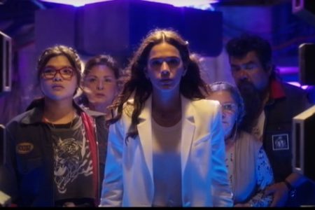 Imagem colorida de Bruna Marquezine no filme Besouro Azul