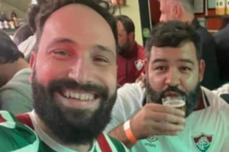 Imagem mostra torcedor do fluminense baleado em bar no Rio de Janeiro - Metrópoles