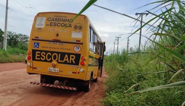 ônibus escolar