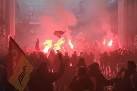 Bombeiro protestos Paris