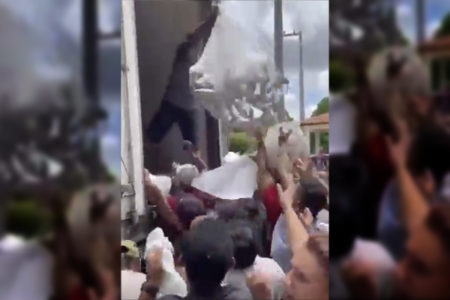 Servidor joga peixes na cabeça de maranhenses