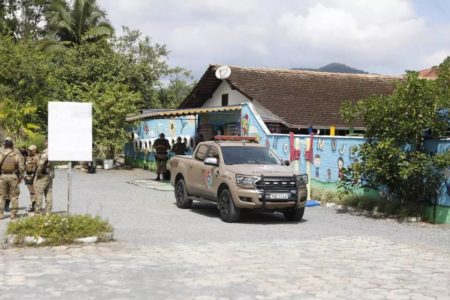 Foto colorida de um carro da Polícia Militar de Santa Catarina - Metrópoles