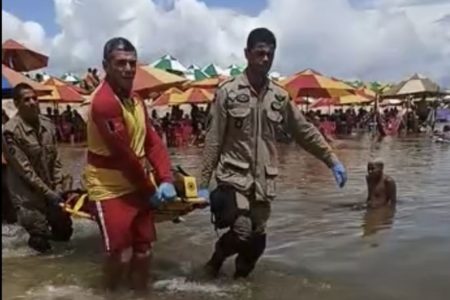 Vítima foi socorrida com suporte da ambulância (Foto: Divulgação / BBS)