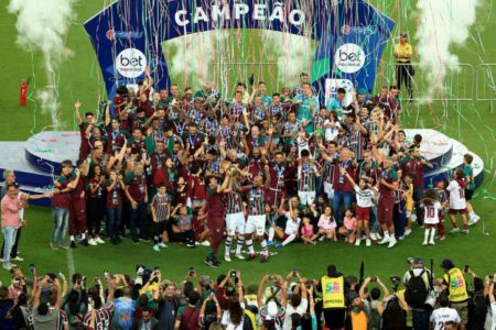 Jogadores e comissão técnica do Fluminense comemoram título do Campeonato Carioca - Metrópoles