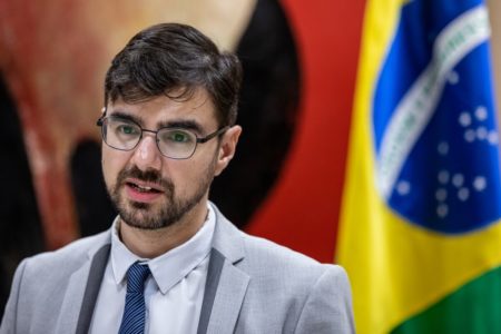 O secretário de Política Econômica, Guilherme Mello, fala durante reunião do Ministério da Fazenda