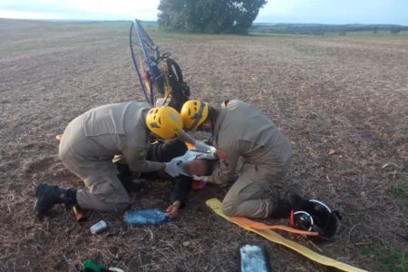 goias homem sobrevive a queda de parapente