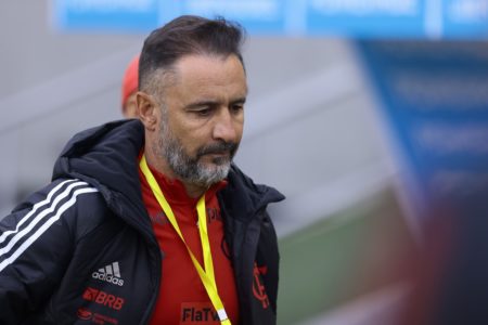 Vitor Pereira cabisbaixo