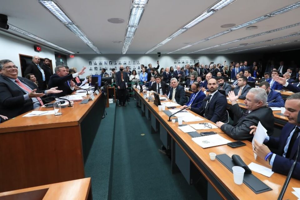 O ministro da Justiça, Flávio Dino, participa de audiência na Comissão de Segurança Pública da Câmara