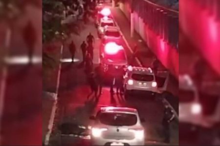 Imagem colorida de uma ação policial em SP
