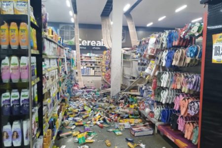 Imagem mostra ataque a bomba em um surpermercado. Homem pediu dinheiro para não cometer o crime - Metrópoles