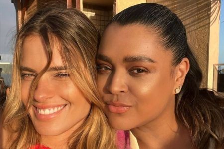 Foto colorida de Carolina Dieckmann e Preta Gil - Metrópoles