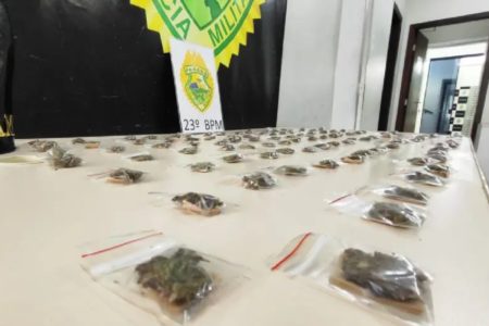 Pacotes de maconha foram apreendidos pela Polícia Militar em Curitiba - Metrópoles