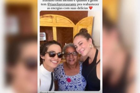 Paola Oliveira e Nanda Costa almoçam em "restaurante lulista" no DF