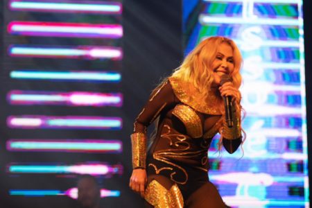 Cantoa Joelma no aniversário de Brasília com roupa preta - Metrópoles