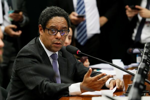 Foto colorida mostra deputado federal Orlando Silva, do PCdoB. Ele é relator do PL das Fake News - Metrópoles