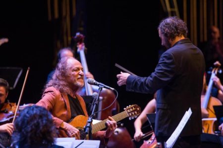 Foto de Alceu Valença com a Orquestra Ouro Preto - Metrópoles