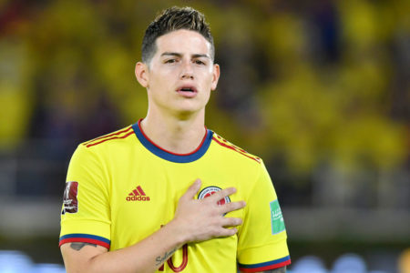 James Rodríguez em hino nacional da Colômbia - Metrópoles