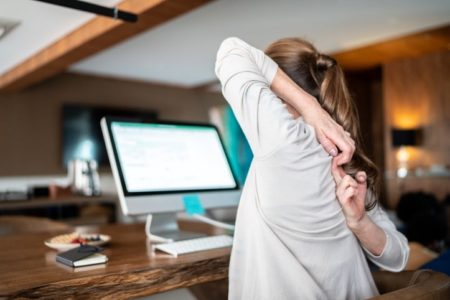 Ginastica laboral, atividade física no escritório, durante o trabalho - Metrópoles