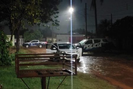 Imagem colorida: viatura da polícia na rua - Metrópoles