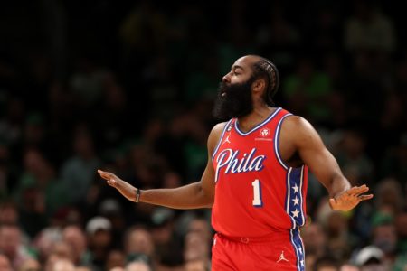 Imagem mostra jogador de basquete James Harden - Metrópoles
