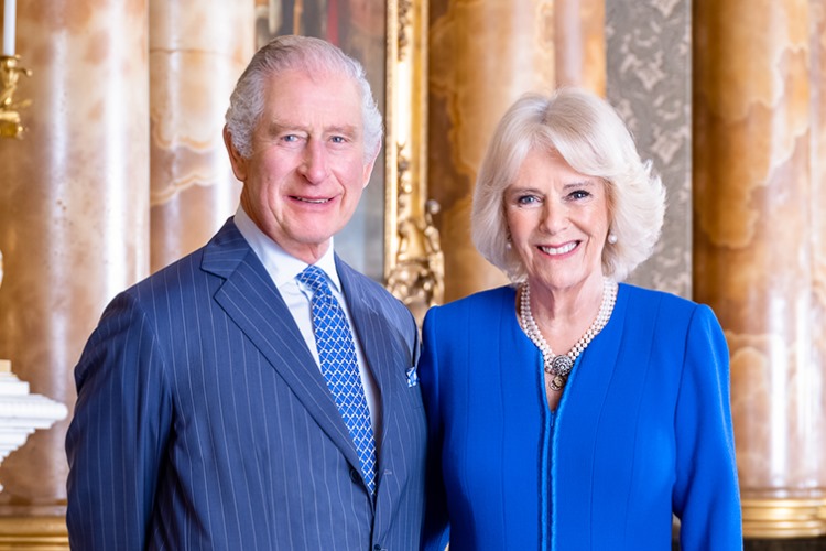 rei charles e rainha camilla