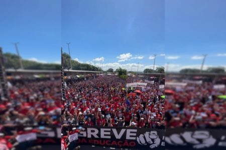 Em assembleia, professores decidem pela manutenção da greve por tempo indeterminado