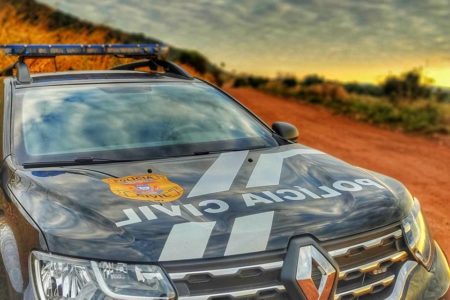 Foto colorida de um carro da polícia civil do Mato Grosso - Metrópoles