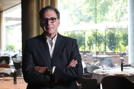 O restaurateur Gero Fasno no salão do restaurante Gero Itaim, em SP