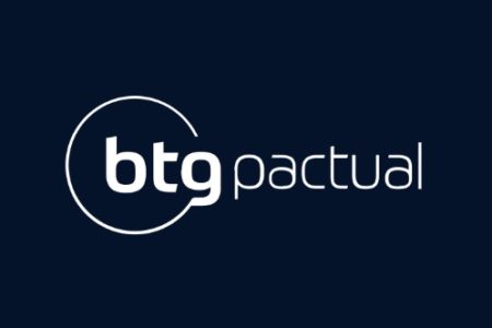 Imagem do logotipo do banco BTG Pactual, com letras na cor branca e um fundo azul escuro