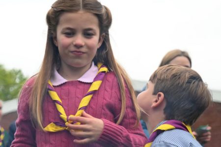 Princesa Charlotte é flagrada em momento pós-coroação do rei Charles III - Metrópoles