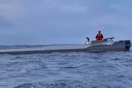 Foro colorida da apreensão do maior narcossubmarino da Colômbia é encontrado com cocaína - Metrópoles