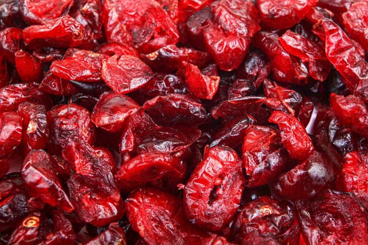Foto colorida de várias cerejas secas - Metrópoles