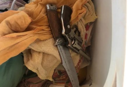 goias armas apreendida homem escondido guarda roupas